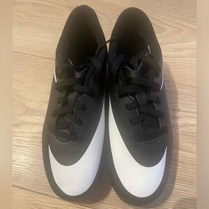 NEW Nike Boys Bravata 749906-011 Black Soccer Cleats Shoes Sneakers Size 1Y